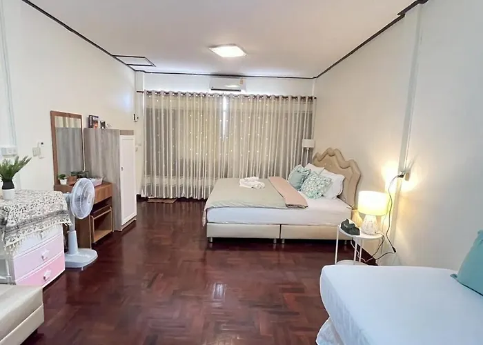 Cozy , 5 Mins Walk To Mrt Bang Kapi Gæstehus *