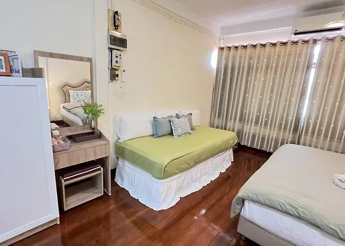 Cozy , 5 Mins Walk To Mrt Bang Kapi Gæstehus *