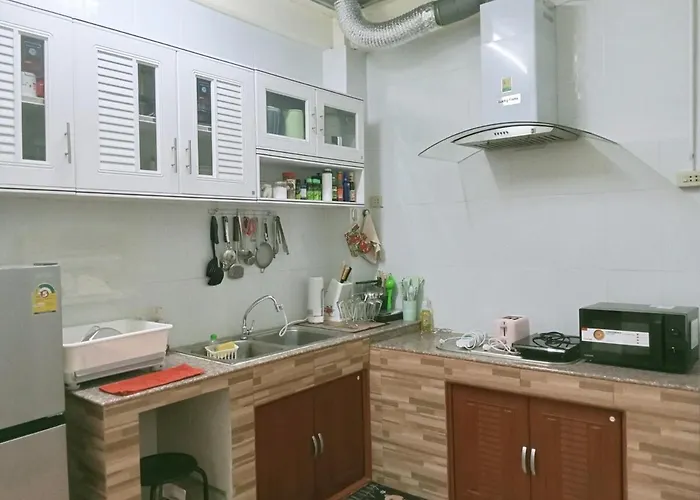 Cozy , 5 Mins Walk To Mrt Bang Kapi Gæstehus