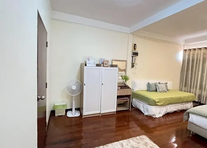 Cozy , 5 Mins Walk To Mrt Bang Kapi Gæstehus