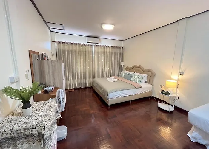 Cozy , 5 Mins Walk To Mrt Bang Kapi Gæstehus